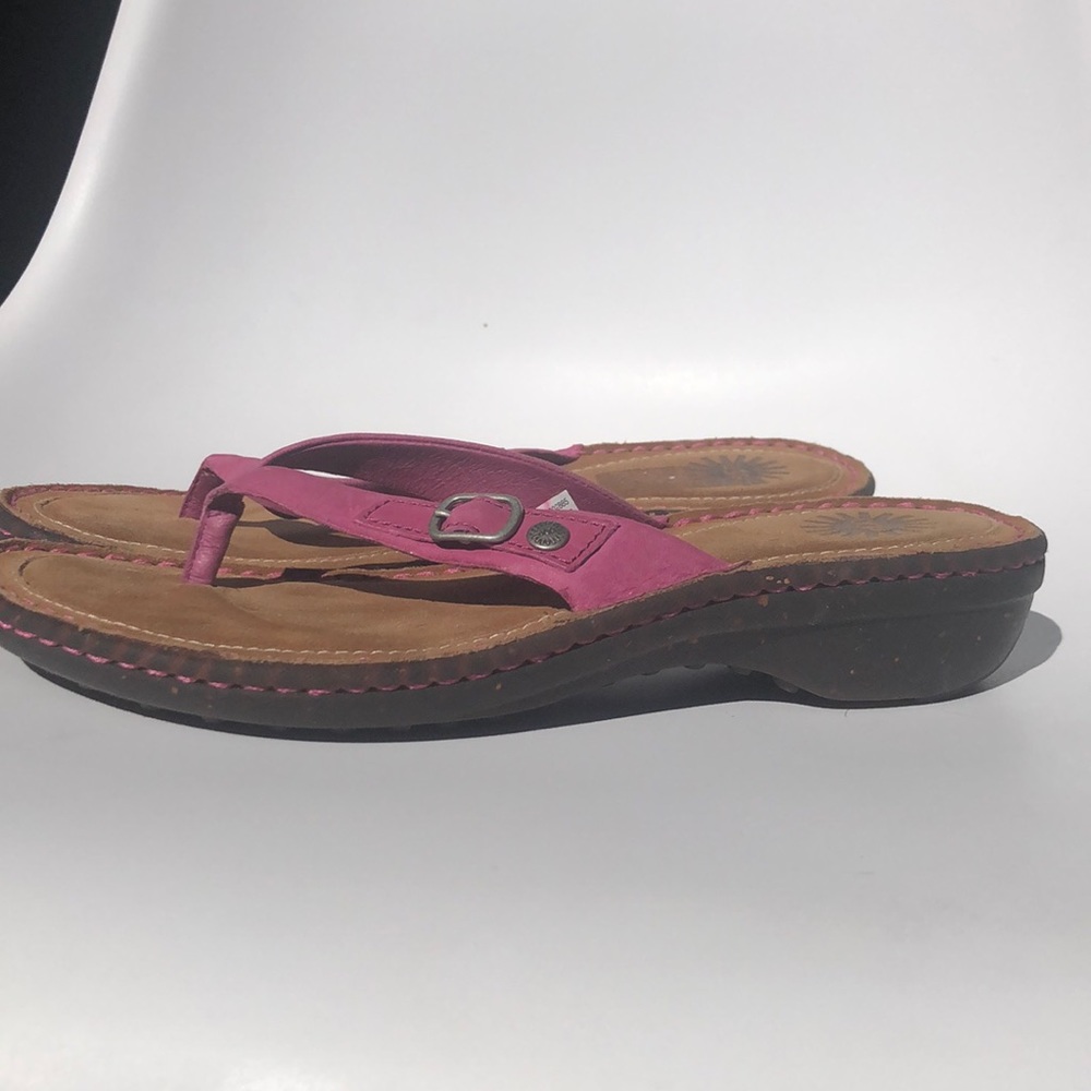 Ugg fuchsia pink leather orthopedic flip flop
